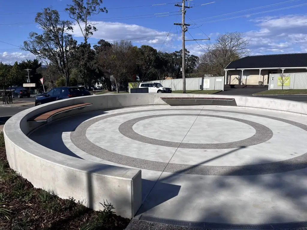 Circular seating and pavement